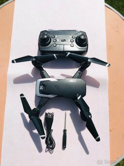 RJ DRONES SKLÁDACÍ MODEL S60 - 3