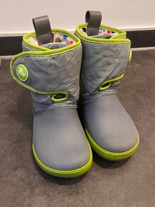 Zimní sněhule Crocs Crocband Gust boot J1 (EUR 32/33) - 3