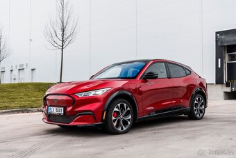 Ford Mustang Mach E AWD 98,7 KW Prodloužený dojezd - 3