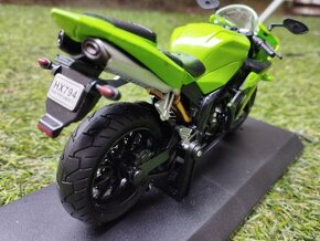 Yamaha YZF-R1 (model 1:12) - 3
