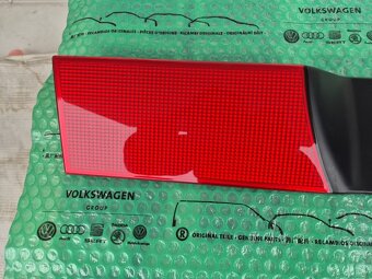 zadní odrazový panel mezi světla HELLA Škoda Felicia před FL - 3