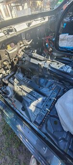 Prodám holou karoserii nebo výřezy bmw 2016 f11 - 3