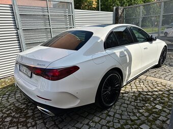 Mercedes E-220d 4-Matic AMG + Exclusive stav nového 4D - 3
