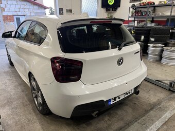 BMW f21 M135i 235kw zadokolka automat - 3