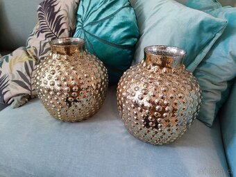 2x kropenatá sklěněná váza - 3