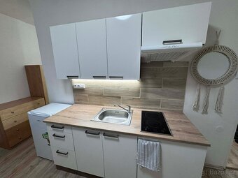 Pronájem bytu 1+kk 22 m² tř. Míru, Olomouc - Neředín - 3