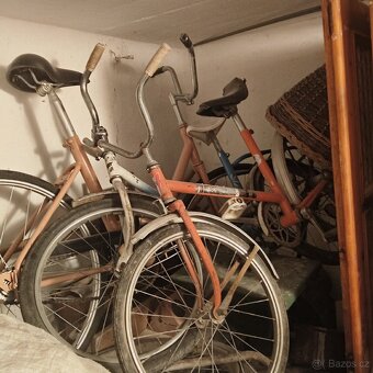 Všechno možné od nábytku až kolo motorka - 3