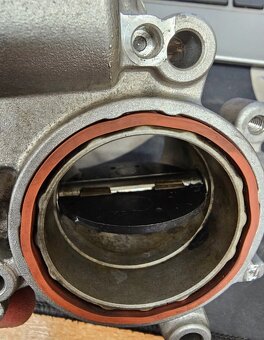 Škrtící klapka 03L128063T - 3