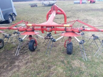 Obraceč sena a píce Kuhn GF 452 M - 3