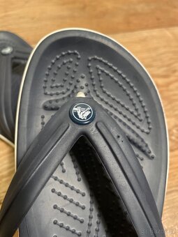 crocband flip flops, 36-37. - 3