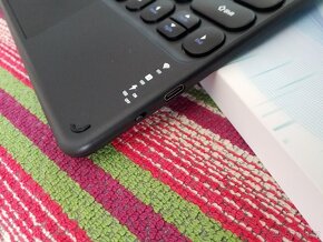 BT klávesnice s touchpadem. - 3