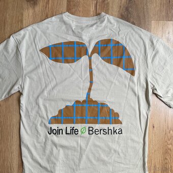 Béžové bershka oversize tričko velikosti L - 3