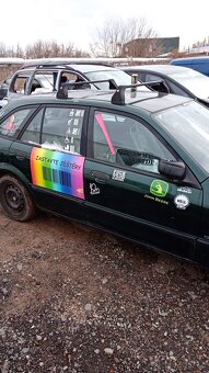 Mazda 323 F prodám veškteré náhradní dily - 3