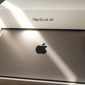 Macbook M1 chip 8 GB LPDDRx 256GB SSD v top stavu - 3