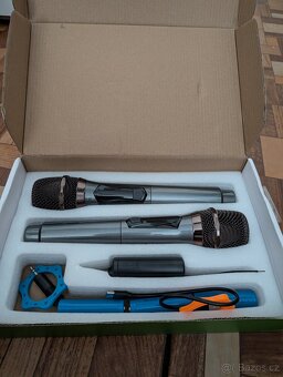 2 x Bezdrátové mikrofony ,s dobíjecím přijímačem i mikro - 3