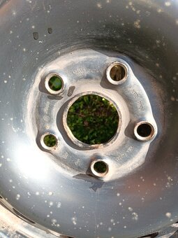 4x plechovy disk Octavia 2 - 3