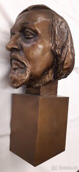 Busta bronz patina autoportrét Václav Frydecký. 36 cm - 3