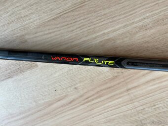 Nová Hokejka Bauer Vapor FLYLITE, 77 Flex, Zahnutí P92, Levá - 3