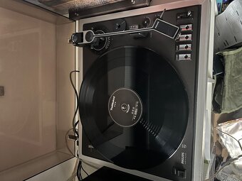 Souprava gramofonu, zesilovače a sloupové reproduktory - 3