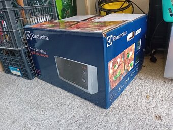 Mikrovlnka Electrolux EMS21400S i grilovani - 3