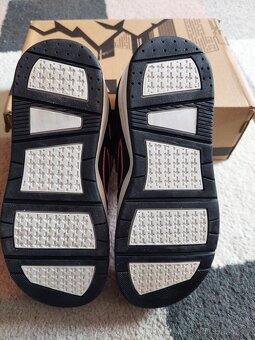 NOVÉ  dívčí tenisky vel 33 - 3