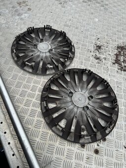 VW poklice r16 5k0 601 147 H - 3
