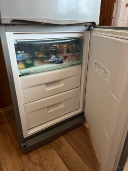 Prodám lednici s mrazákem - 3