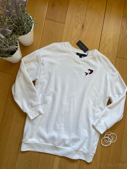 Bílá jednoduchá mikina s logovanými srdíčky Tommy Hilfiger - 3