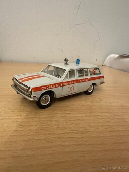 GAZ-24 Volga Sanitka 1:43 - 3