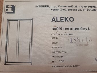 Daruji dřevěnou skříň. - 3