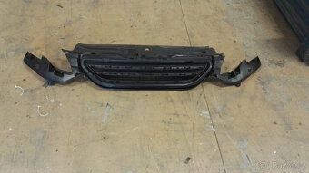 ozdobné lišty masky nárazníku peugot 2008 I - 3