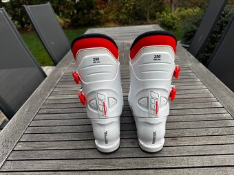 Prodám juniorské lyžáky Rossignol HERO J4 - 3