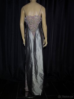 Designerské saténové a krajkové večerní šaty - 3