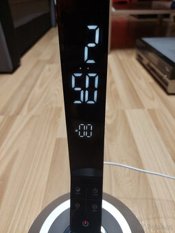 Lampička s hodinami, budíkem a dotykovým ovládáním - 3