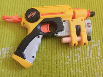 Nerf pistole 3 nábojová s laserem - 3