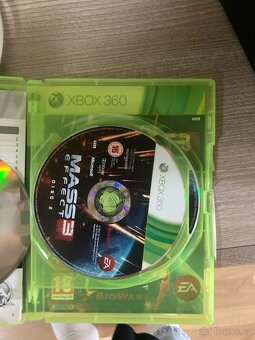 Xbox 360 slim 500gb + 2 ovladače + 4 hry - 3