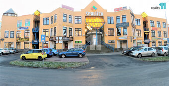 nájem prodejny 100 m2 v přízemí obchodního domu Špalíček v O - 3