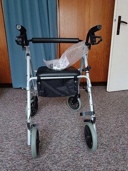 Daruji čtyřkolové chodítko DMA - 3