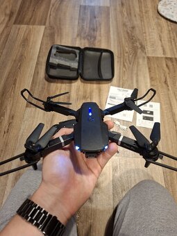 Skládací dron E88 s duální kamerou – minimálně použitý - 3