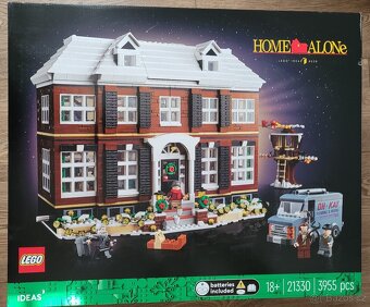 LEGO 21330 Sám doma - 3