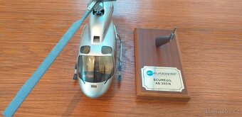 Prodám stolní model vrtulníků AS355N 1/30 - 3