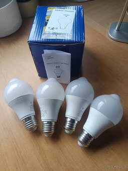 LED žárovka s pohybovým senzorem 6W - 3