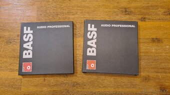 Dvě pásky AGFA na 18cm plastové cívce BASF, délka 550 m - 3