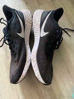 Chlapecké tenisky Nike Revolution, vel. 43, 27,5 - 3