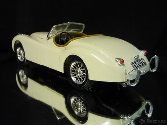 Jaguar XK120 Roadster smetanový ERTL 1/18 - 3