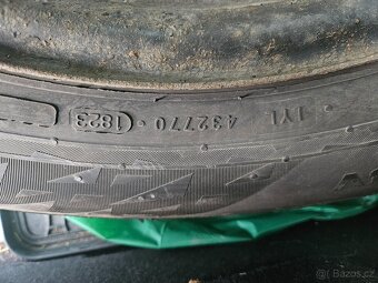 Zimni pneu + plechove disky - 3