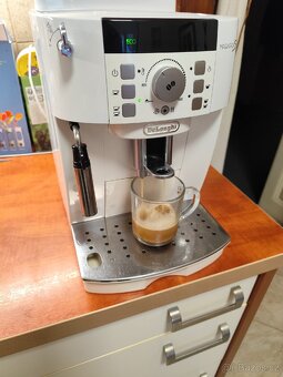 Prodám automatický kávovar DeLonghi Magnafica S 22.110 w - 3