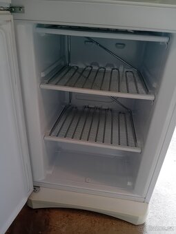 prodám lednici s mrazákem Indesit A++ - 3
