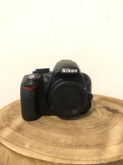 Nikon D3100 - 3