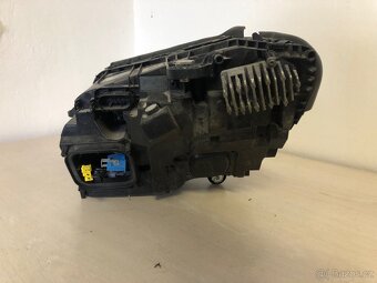 Přední světlo Mercedes Benz C W205 - 3